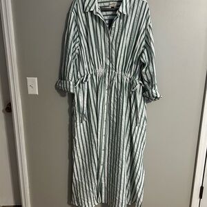 Universal Thread Green and White Cuffed Sleeve Shirt Dress